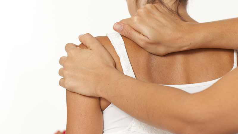 5 Cách chữa đau mỏi vai gáy tại nhà an toàn
