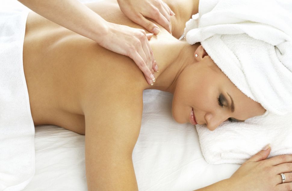 Cách điều trị đau vai gáy bằng massage