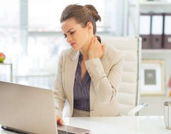 Các cách điều trị đau vai gáy tại nhà hiệu quả