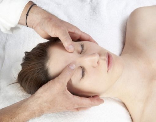 Cách massage giảm đau đầu, giảm stress hiệu quả tại nhà