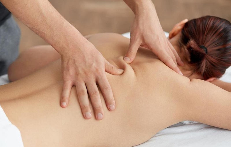Bật mí 5 cách trị đau lưng tại nhà hiệu quả nhiều người áp dụng