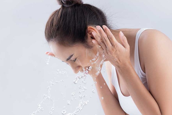 Cách rửa mặt đúng cách, sạch sâu, an toàn cho mọi loại da
