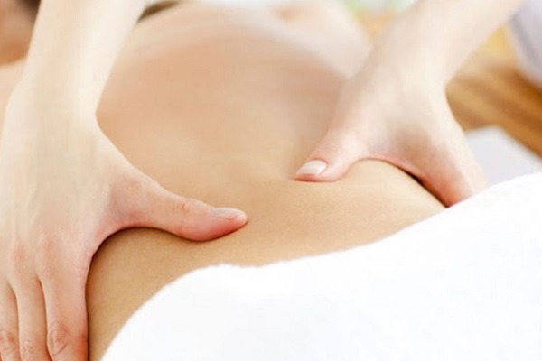 Cách massage lưng giảm mệt mỏi đơn giản ngay tại nhà