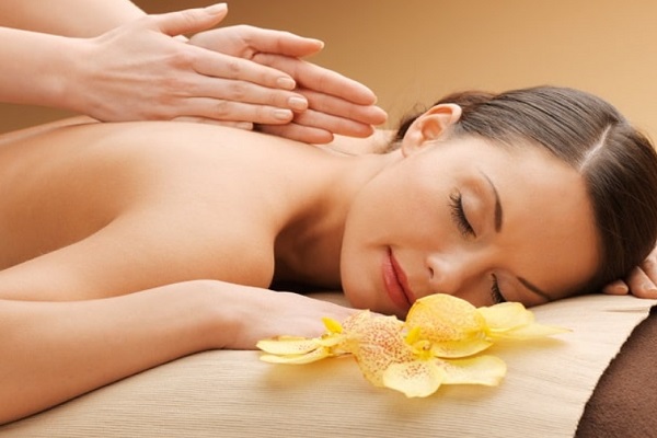 Cách massage lưng giảm mệt mỏi đơn giản ngay tại nhà