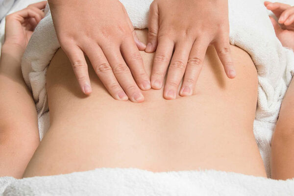 Cách massage lưng để giảm mệt mỏi thư giãn hiệu quả tại nhà