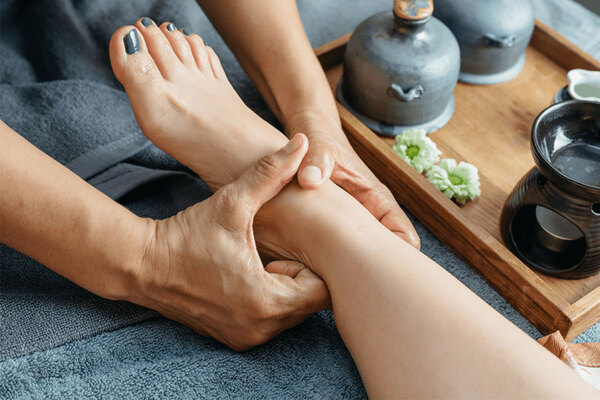 Bật mí cách massage bàn chân thư giãn, giảm đau cơ hiệu quả