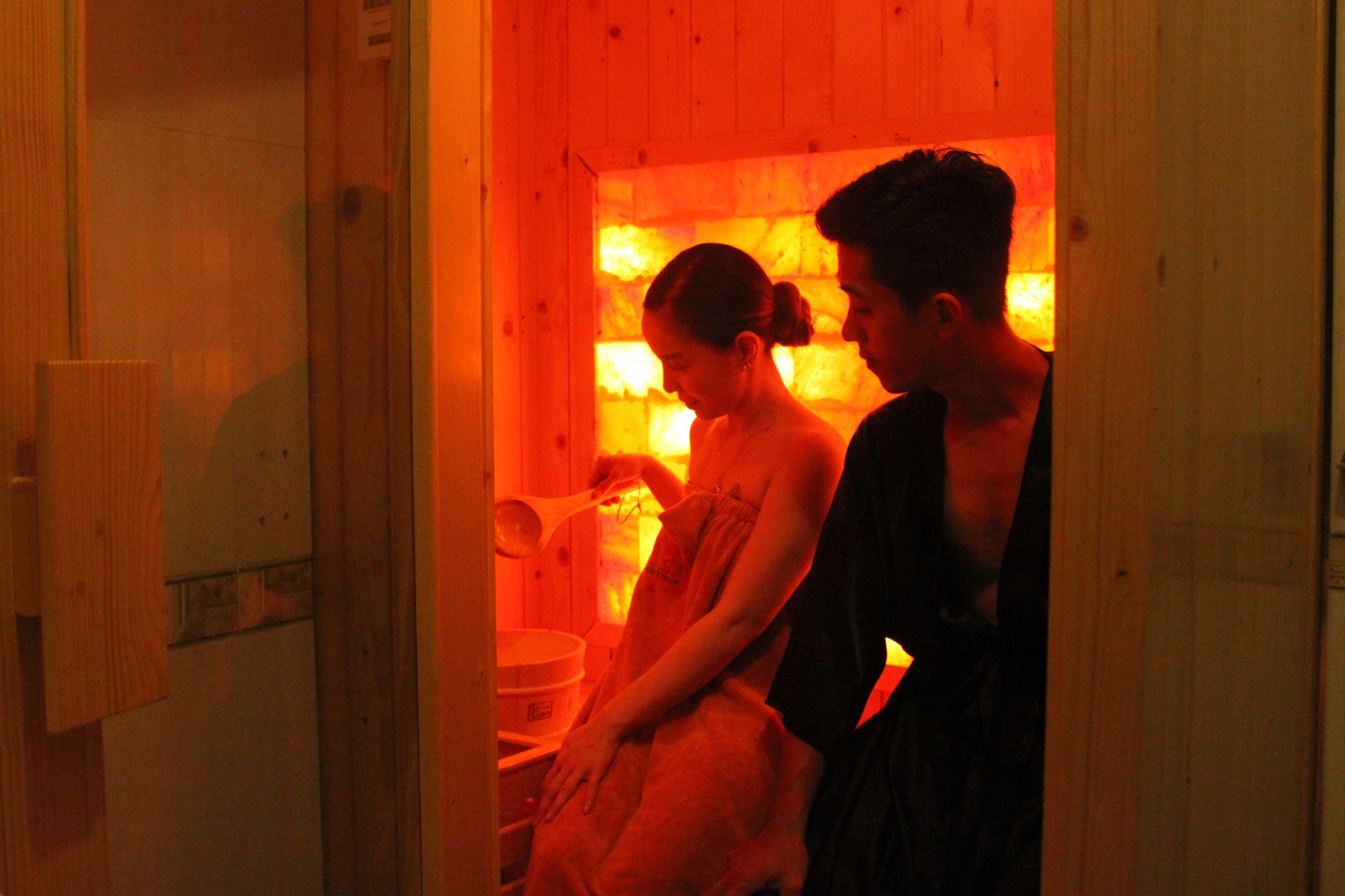 Massage cổ vai gáy cho cặp đôi - ý tưởng hẹn hò lãng mạn nhất tháng 7