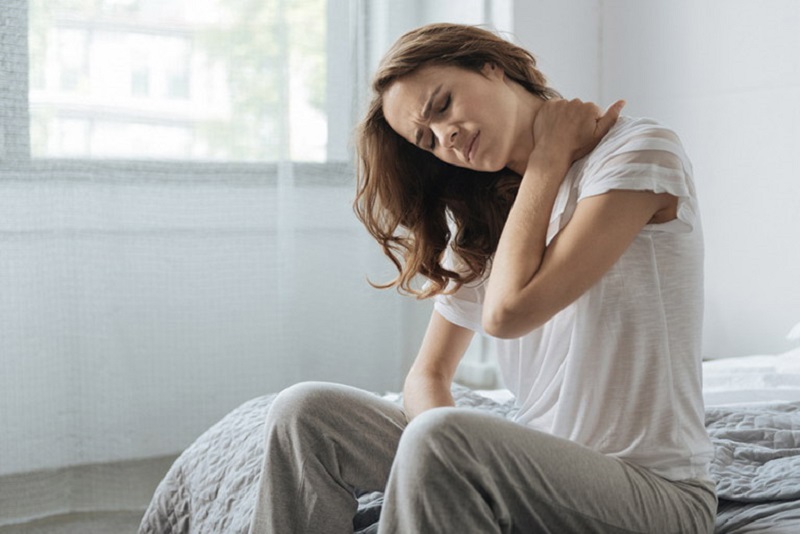 Đau cổ vai gáy khi ngủ dậy: Nguyên nhân, cách điều trị hiệu quả