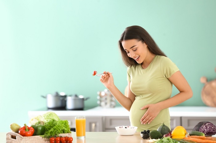 Hỏi đáp: Mẹ bầu có nên gội đầu dưỡng sinh không?