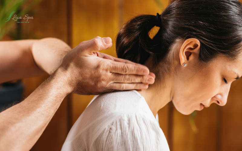 Bấm huyệt chữa đau vai gáy: Giải pháp cho cơn đau nhức dai dẳng