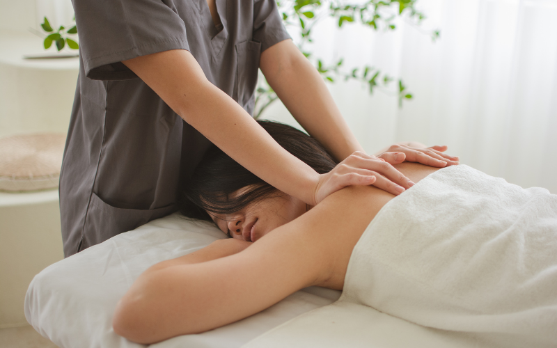 80% khỏi đau lưng chỉ nhờ 1 liệu trình massage trị liệu kiểu này!